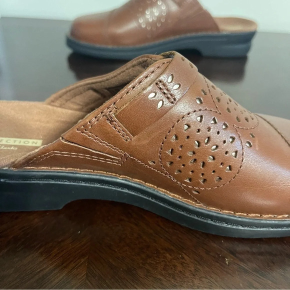 Clarks Collection Soft Cushion Slip On Brown Leather Shoes Womens Size 7.5 M - Picture 7 of 8